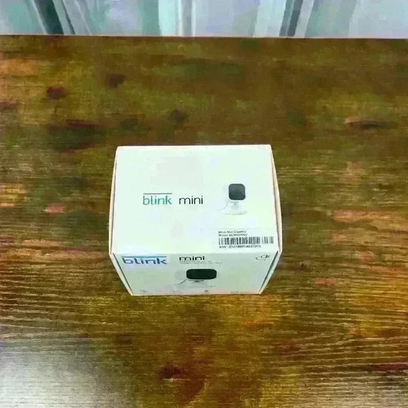 New Blink Mini Indoor Plug-In Smart Security Camera Day & Night Two-Way White - Picture 6 of 7